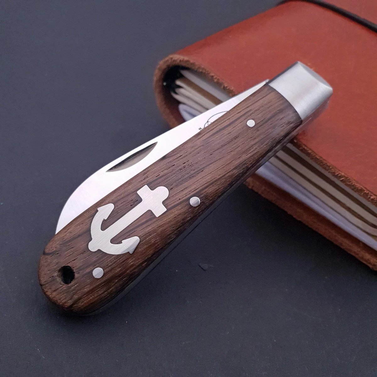 Otter Anchor Knife Smoked Oak, Small 3 Otter Anchor Knife Smoked Oak, Small